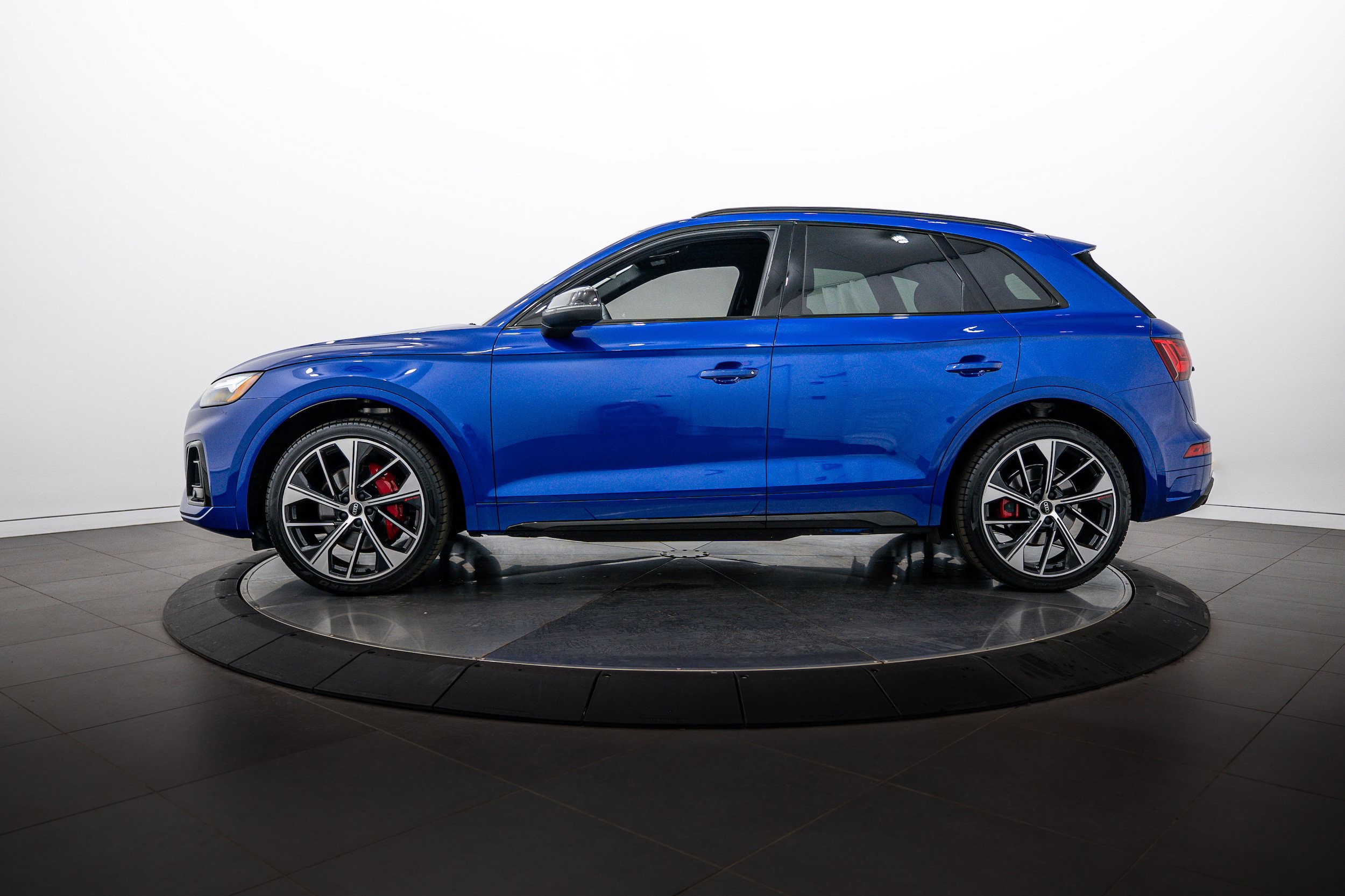 Certified 2023 Audi SQ5 Premium Plus w/ Premium Plus Package AWD/4WD image 7
