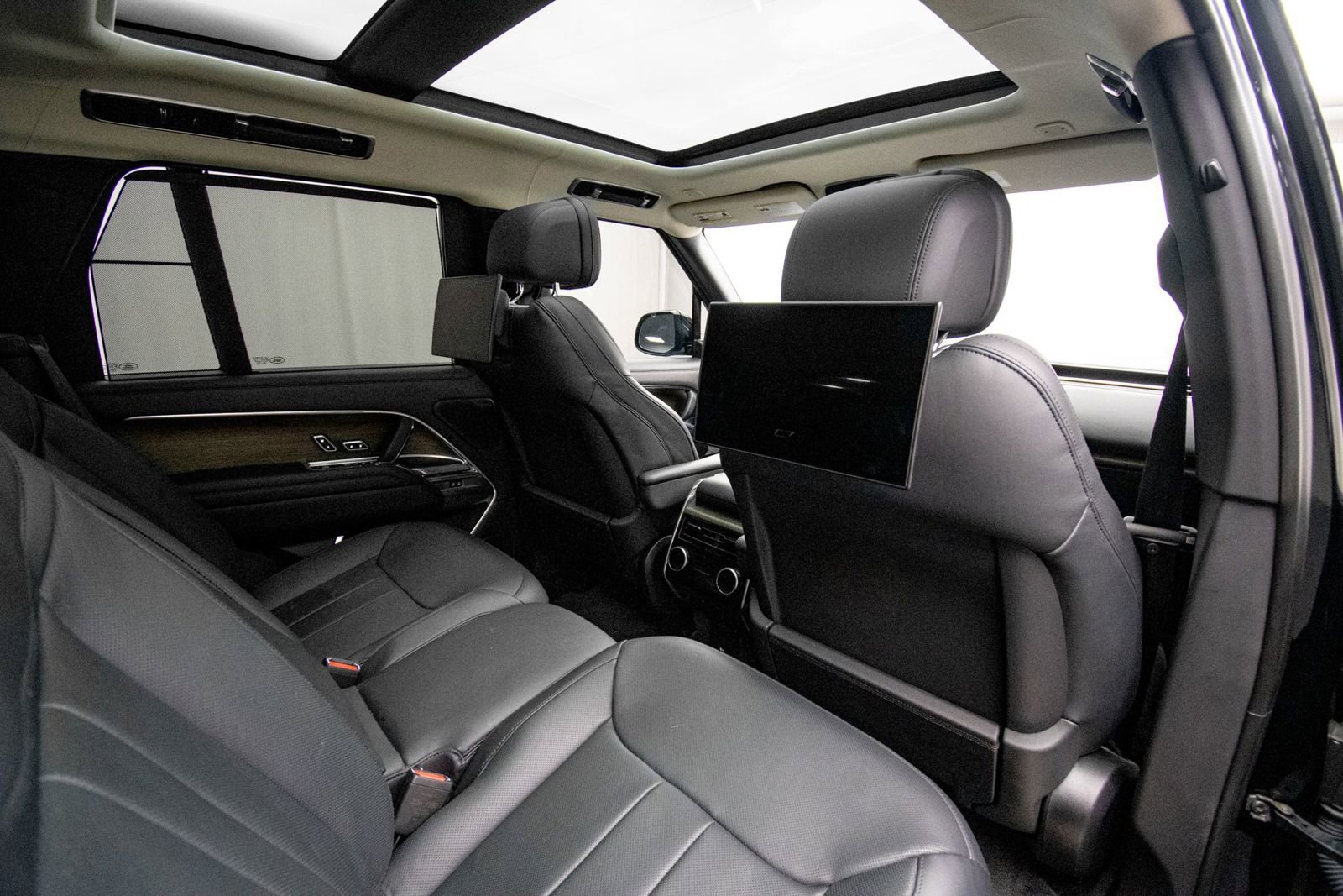 Used 2023 Land Rover Range Rover Autobiography image 24