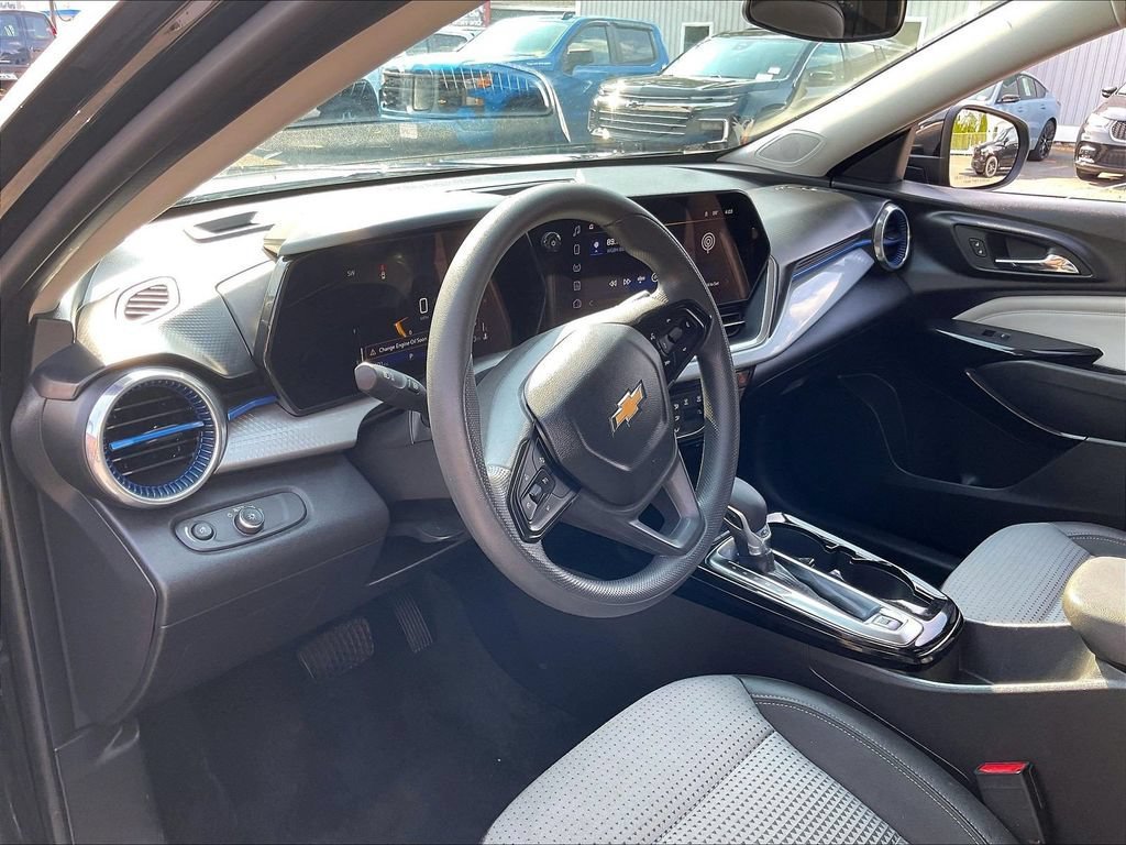 Used 2024 Chevrolet Trax LT FWD image 8