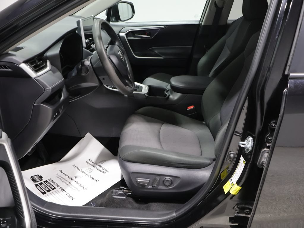 Used 2025 Toyota RAV4 XLE FWD image 10
