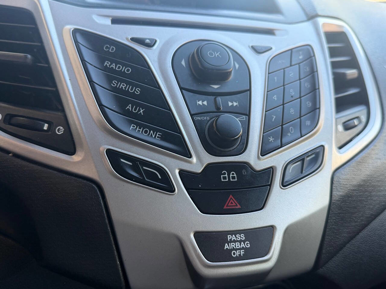 Used 2013 Ford Fiesta Titanium image 16