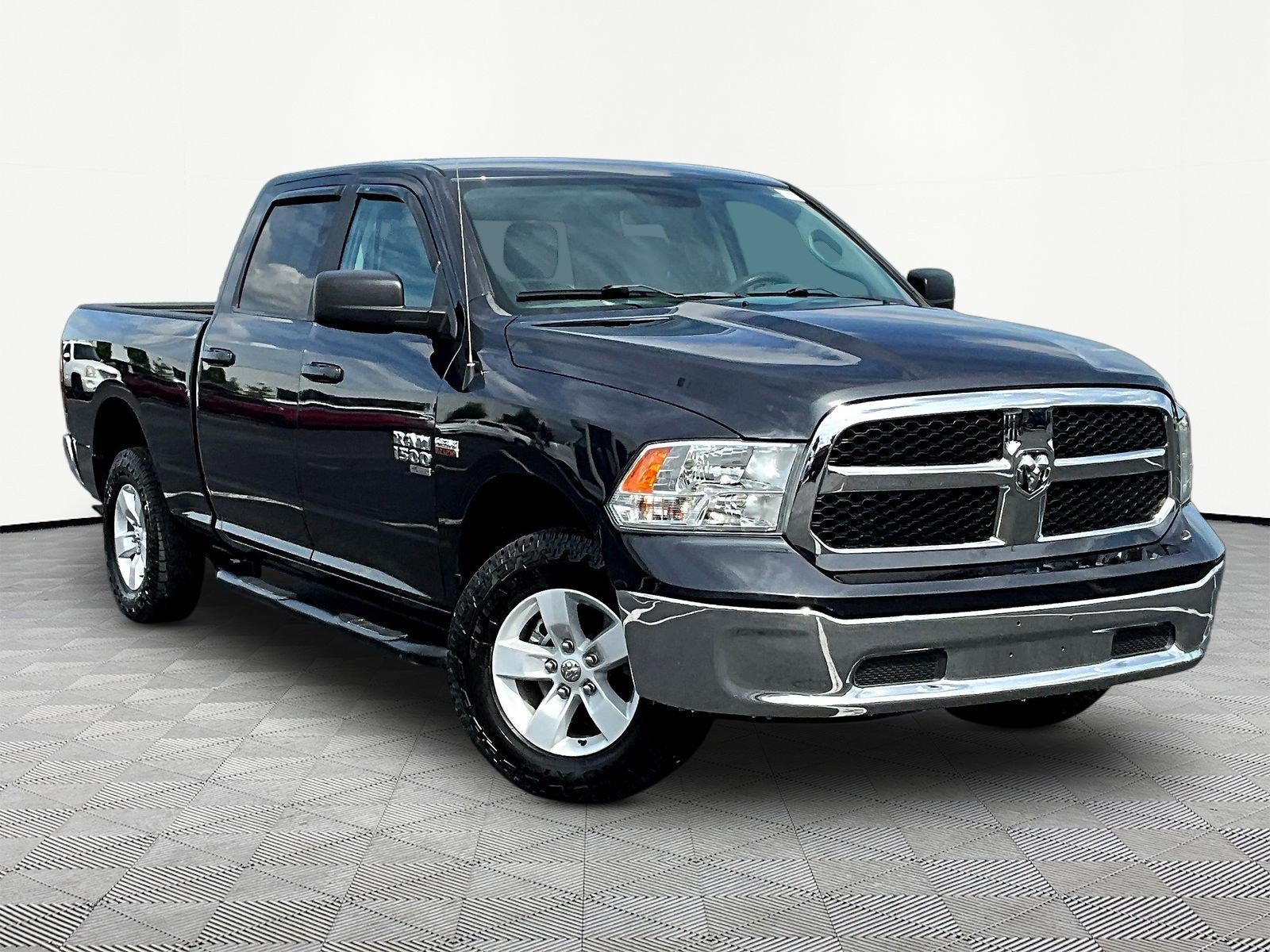 Used 2020 RAM 1500 Classic SLT AWD/4WD image 3