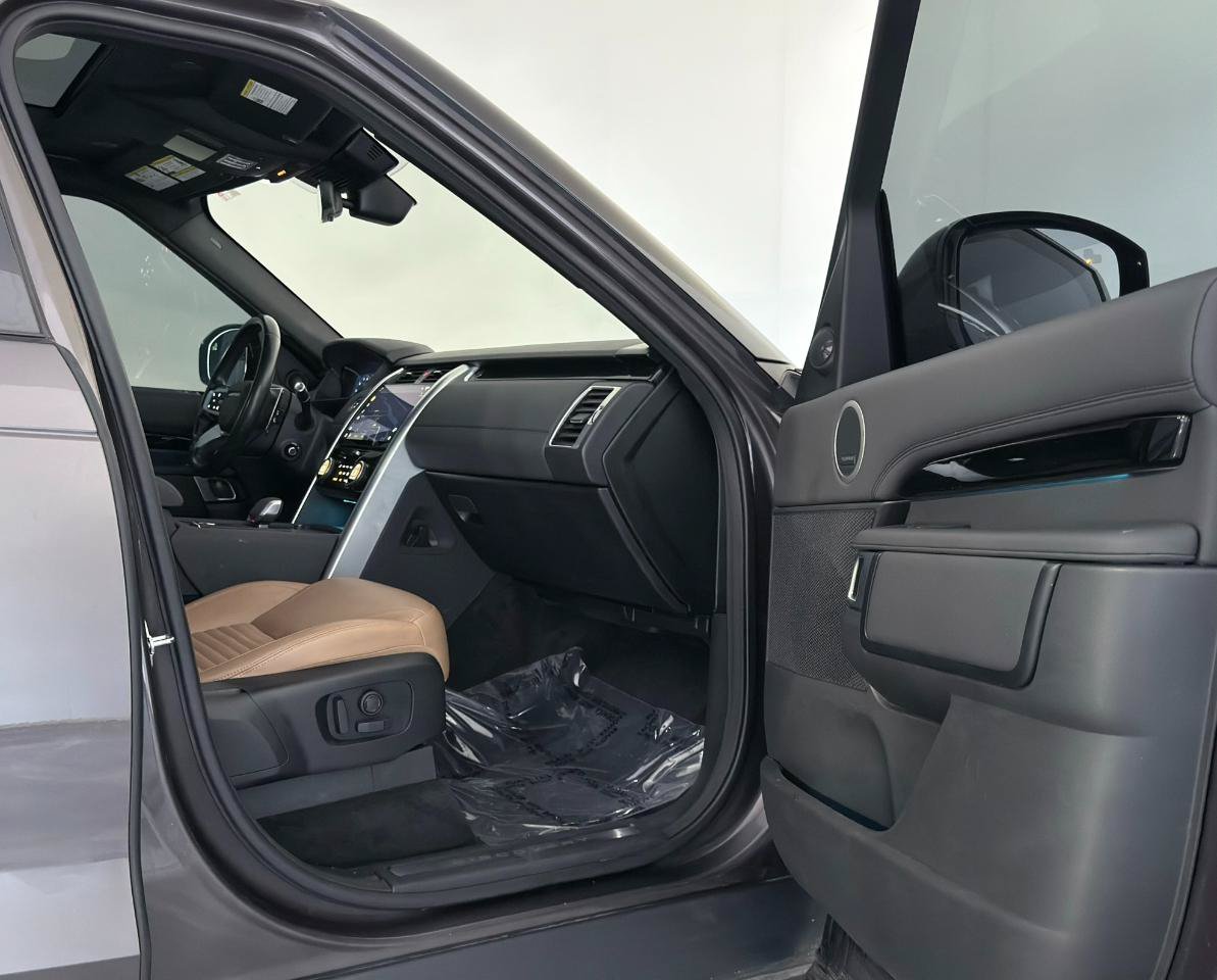Used 2022 Land Rover Discovery S AWD/4WD image 24