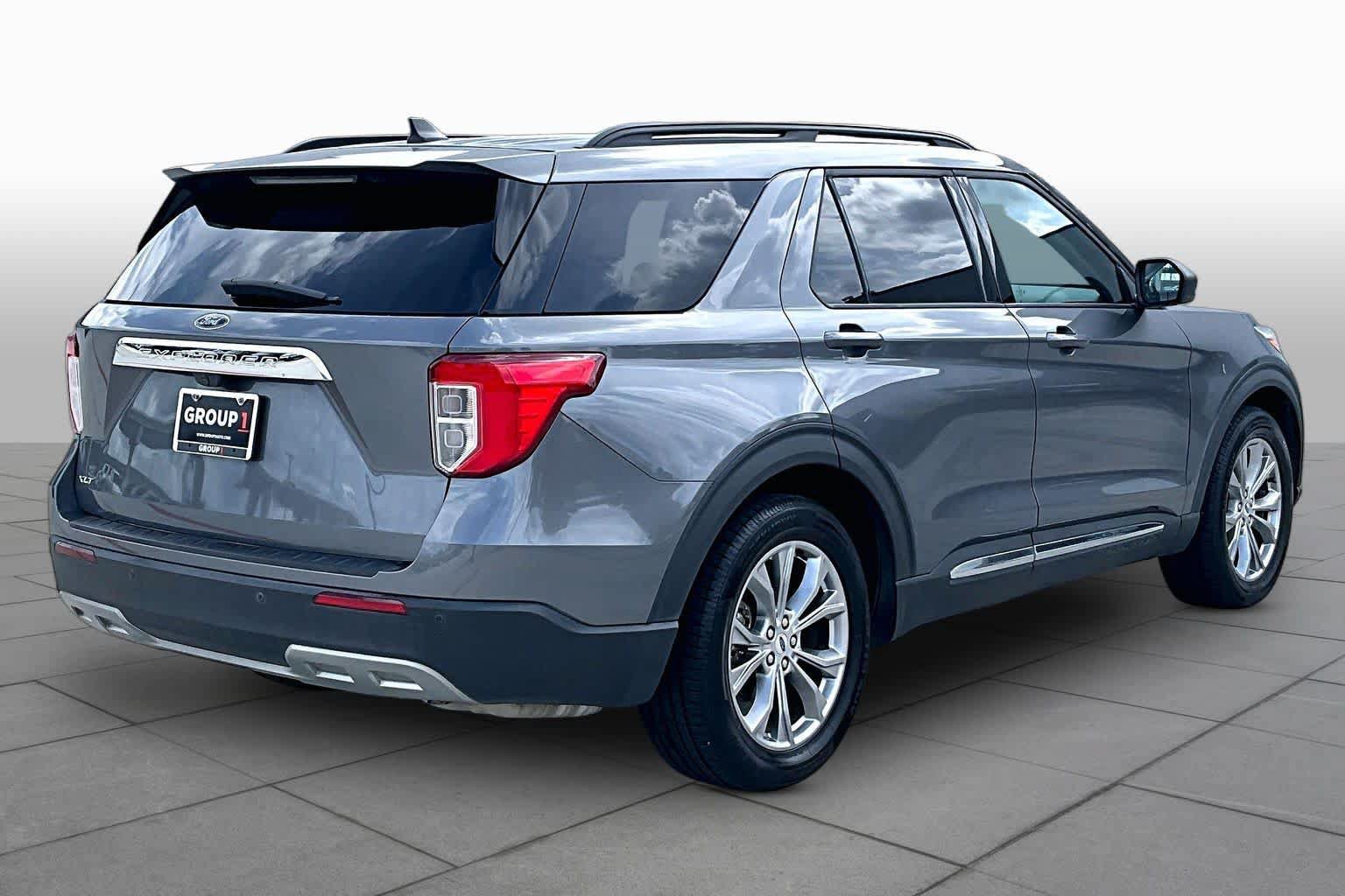 Used 2021 Ford Explorer XLT w/ Equipment Group 202A RWD image 12