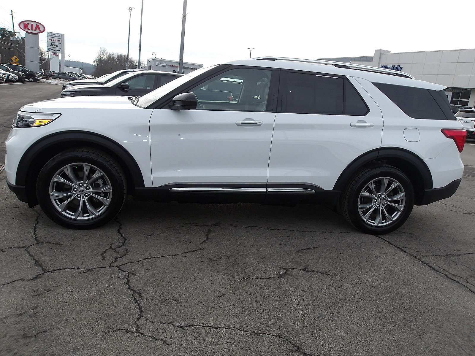Used 2023 Ford Explorer Limited image 4