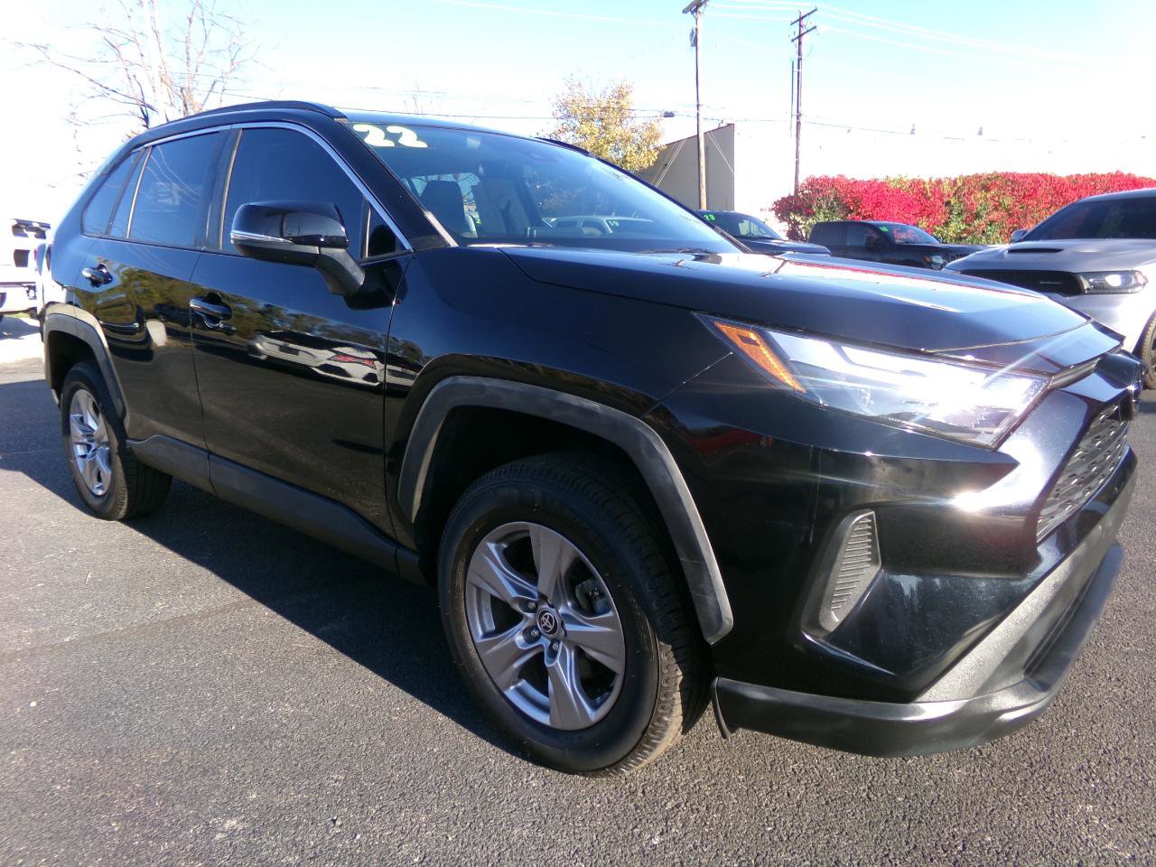 Used 2022 Toyota RAV4 XLE FWD image 1