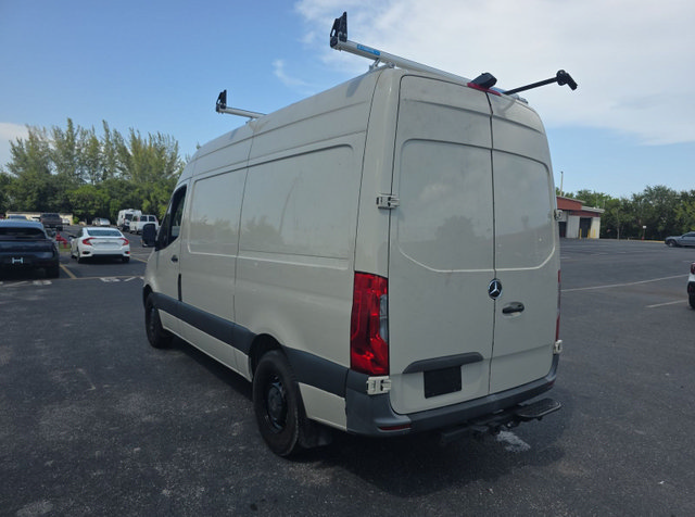 Used 2024 Mercedes-Benz Sprinter 2500 image 3