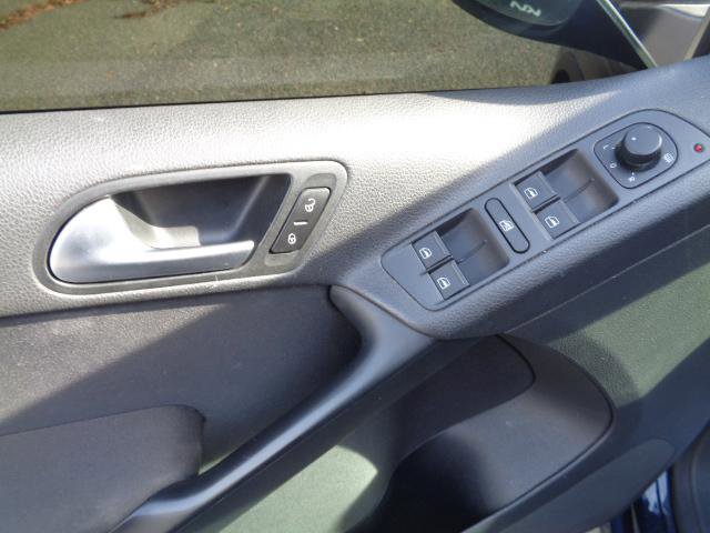 Used 2015 Volkswagen Tiguan S image 9