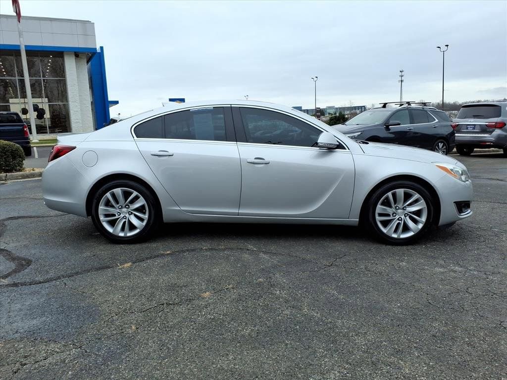 Used 2017 Buick Regal Premium w/ Driver Confidence Package #1 image 2