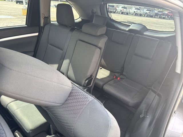 Used 2019 Toyota Highlander LE image 27