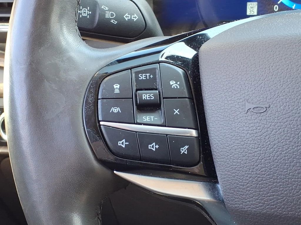 Used 2022 Ford Explorer Platinum w/ Premium Technology Package image 35