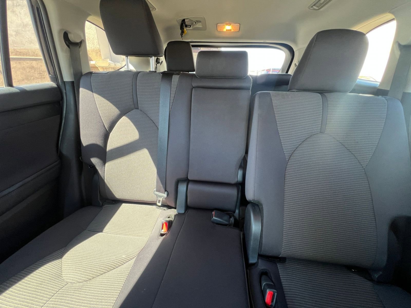 Used 2025 Toyota Highlander LE image 40