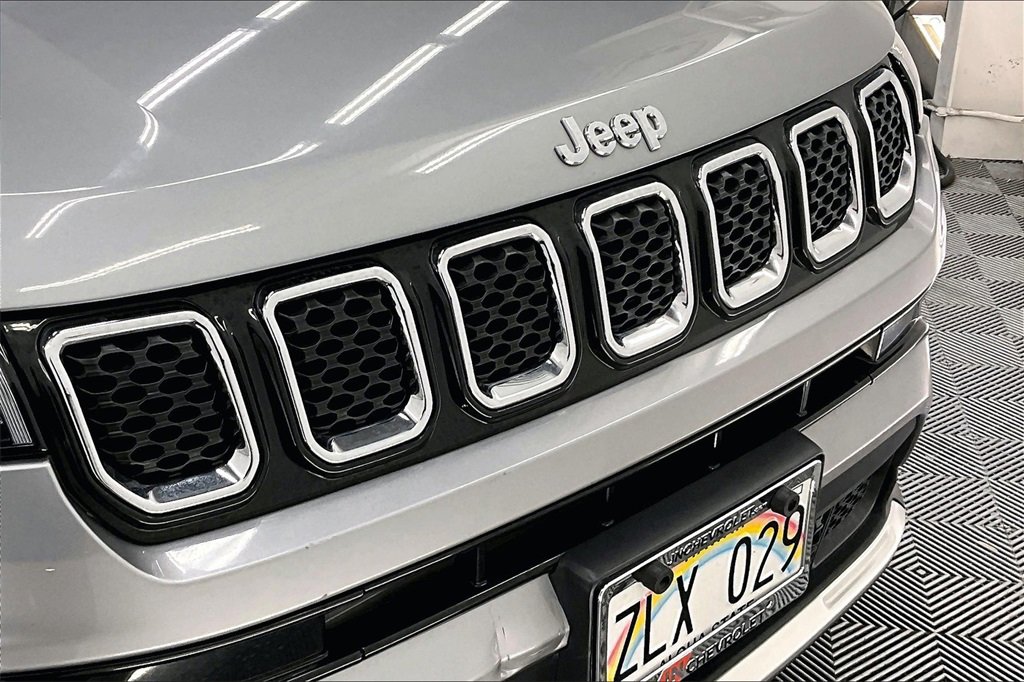 Used 2024 Jeep Compass Limited image 29