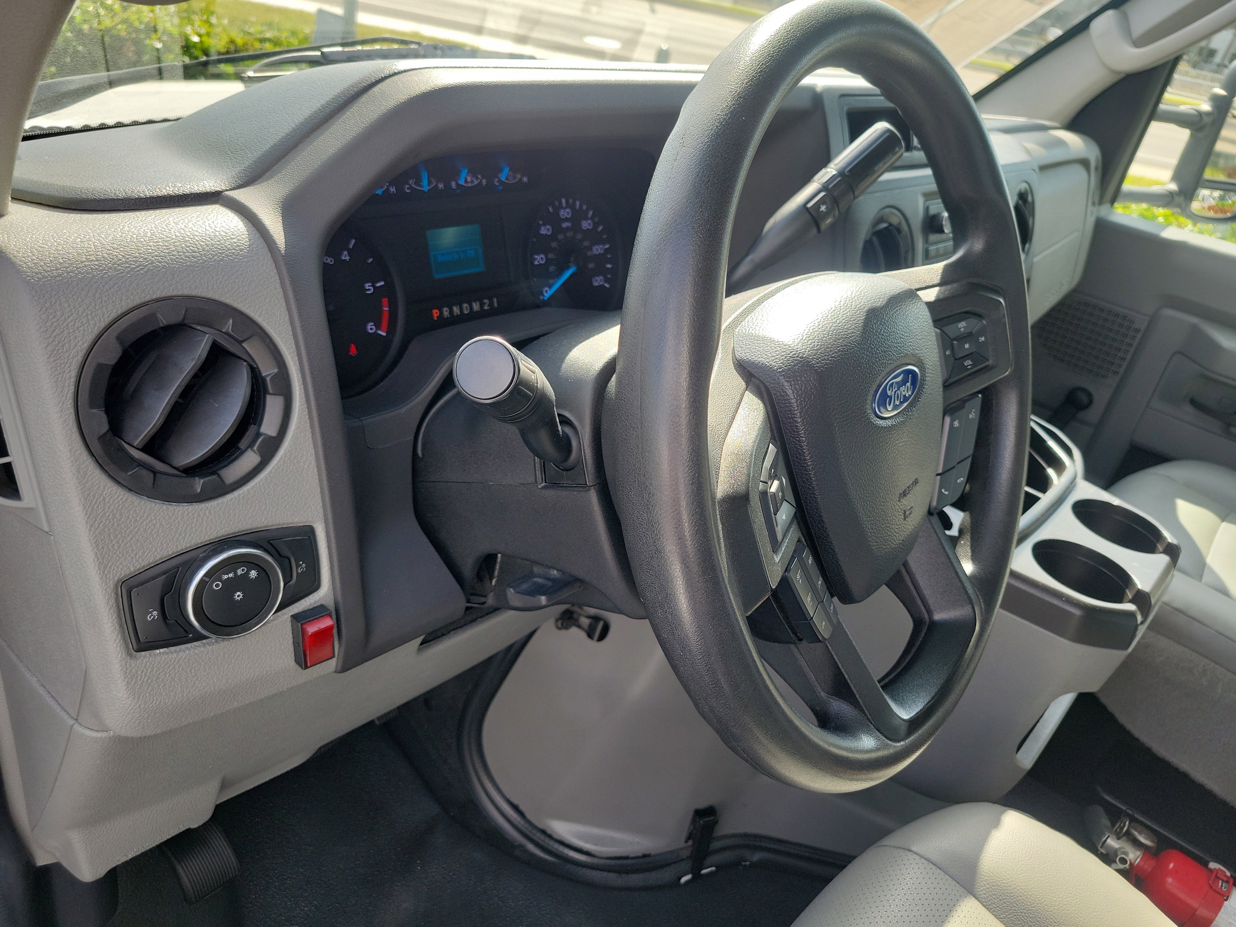 Used 2022 Ford E-350 and Econoline 350 Super Duty image 10