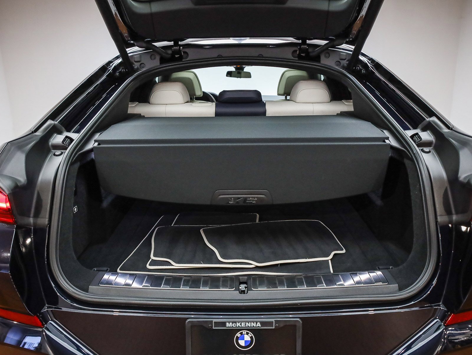 Certified 2023 BMW X6 xDrive40i w/ M Sport Package image 28