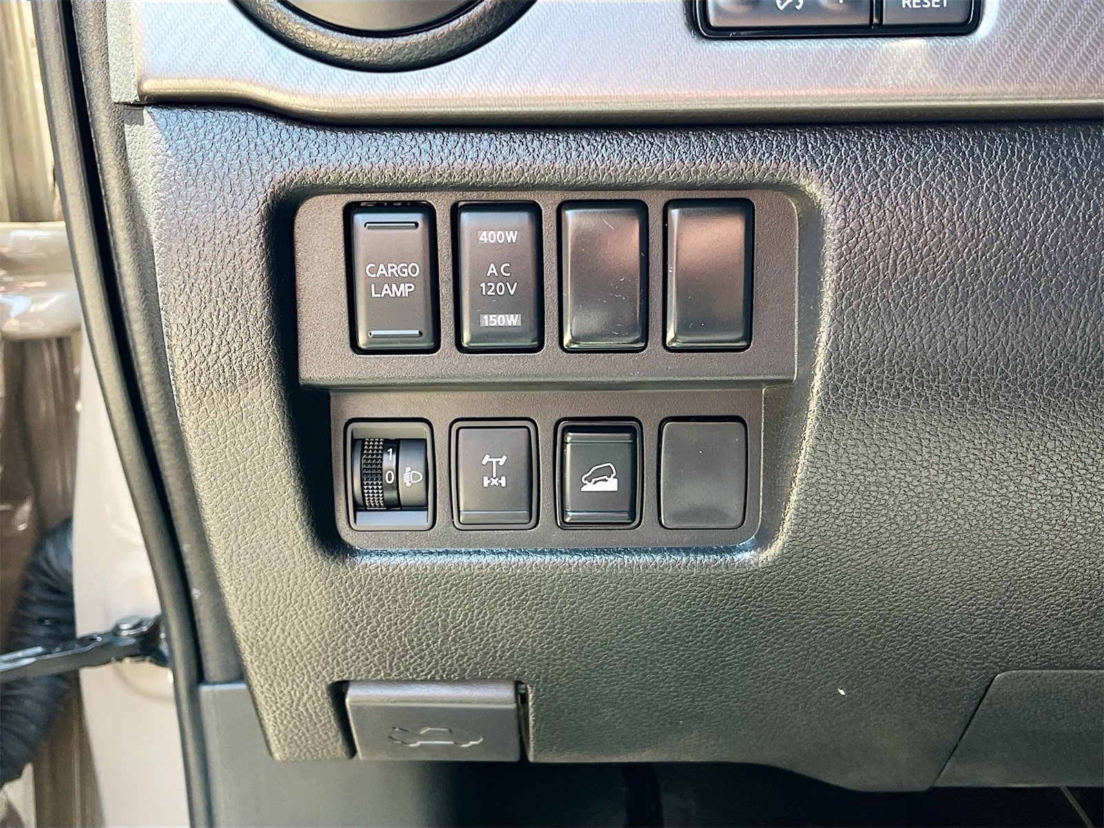 Used 2024 Nissan Titan PRO-4X w/ Pro-4x Convenience Package image 10