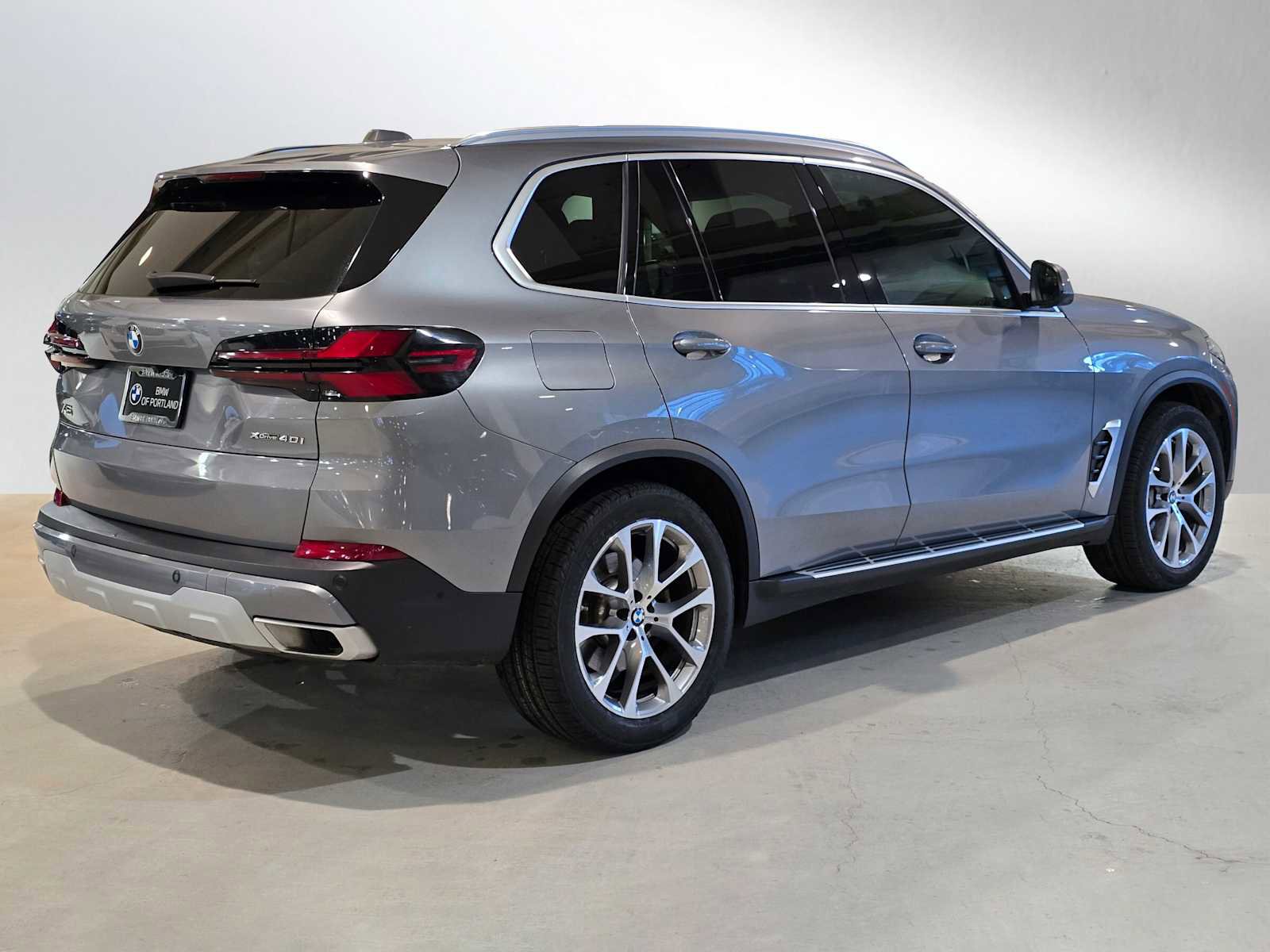 Used 2024 BMW X5 xDrive40i w/ Premium Package image 3