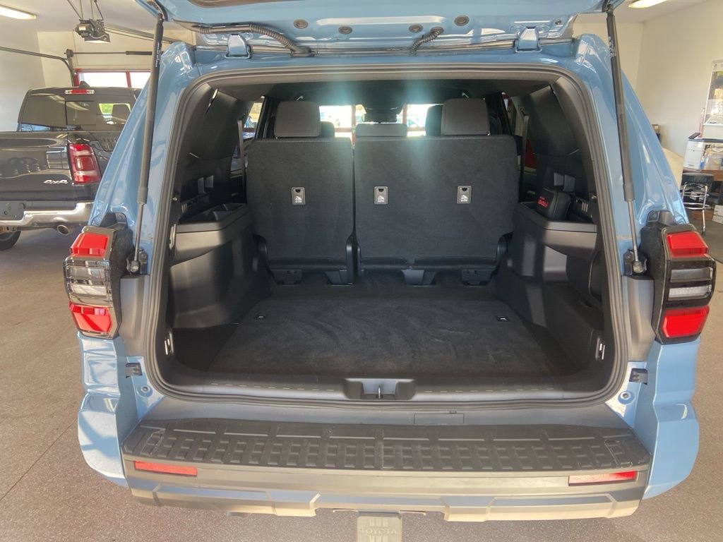 Used 2025 Toyota 4Runner SR5 AWD/4WD image 11