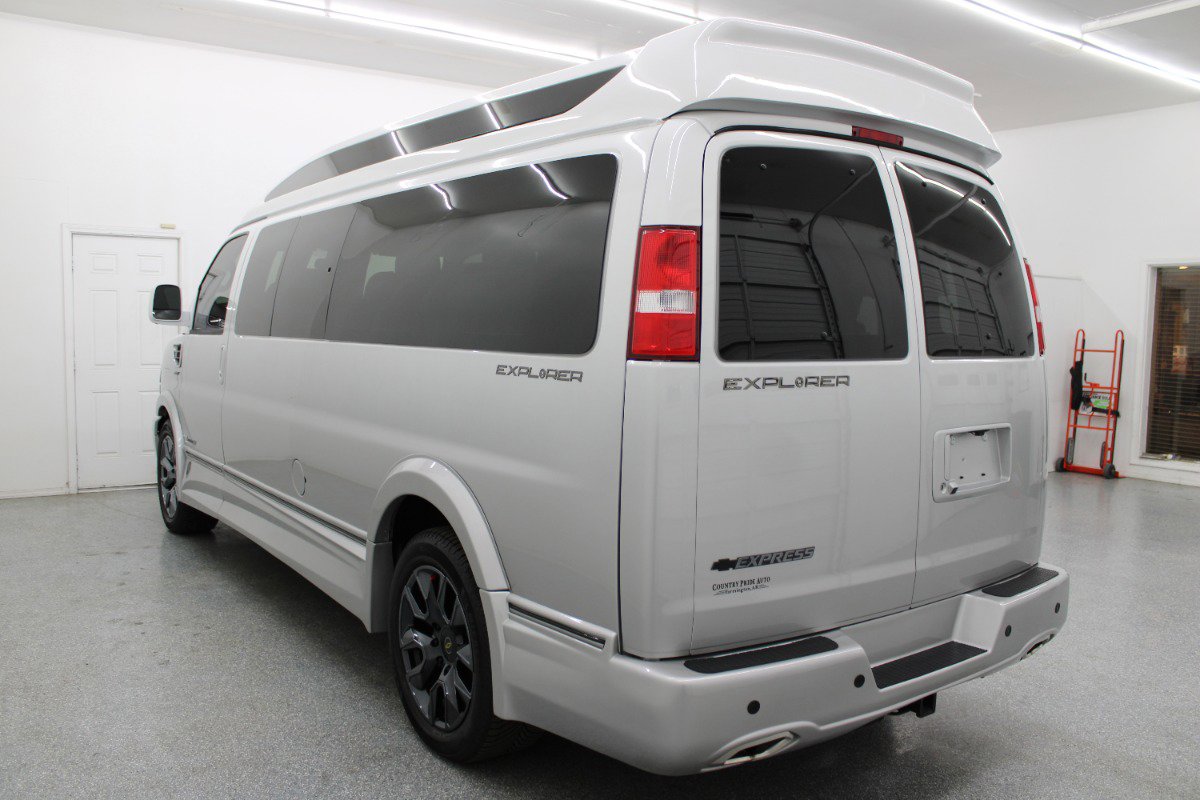 Used 2025 Chevrolet Express 2500 Extended w/ Driver Convenience Package image 6