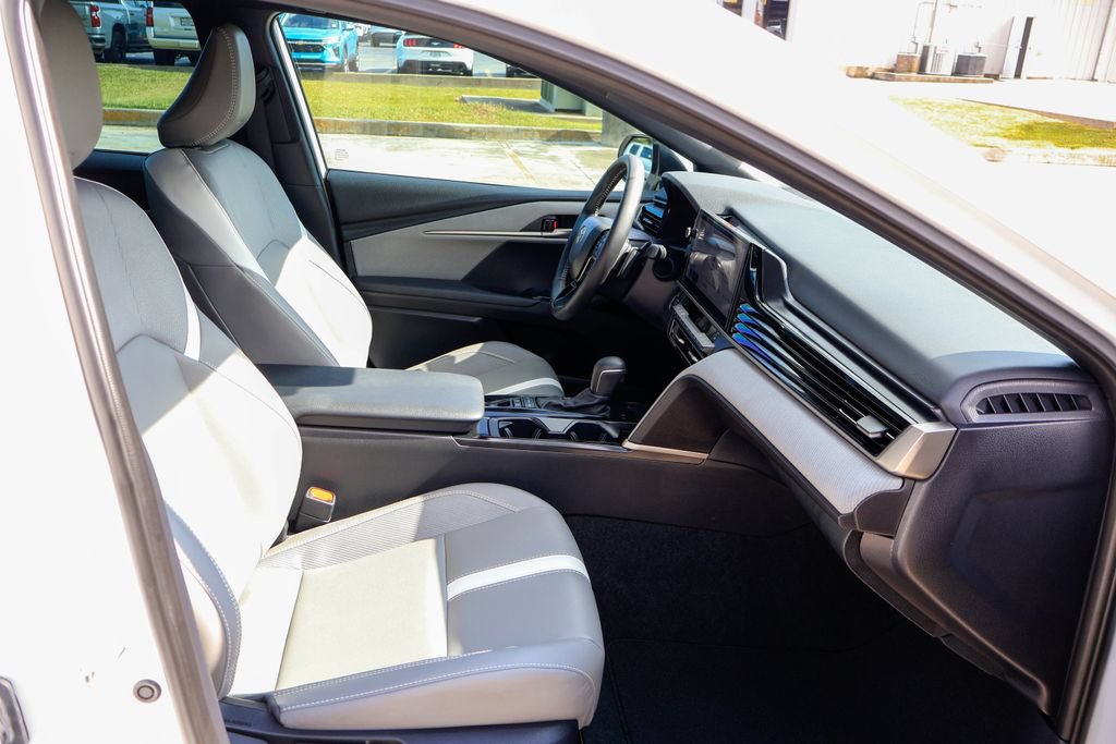 Used 2025 Toyota Camry SE w/ Multimedia Upgrade Package FWD image 10