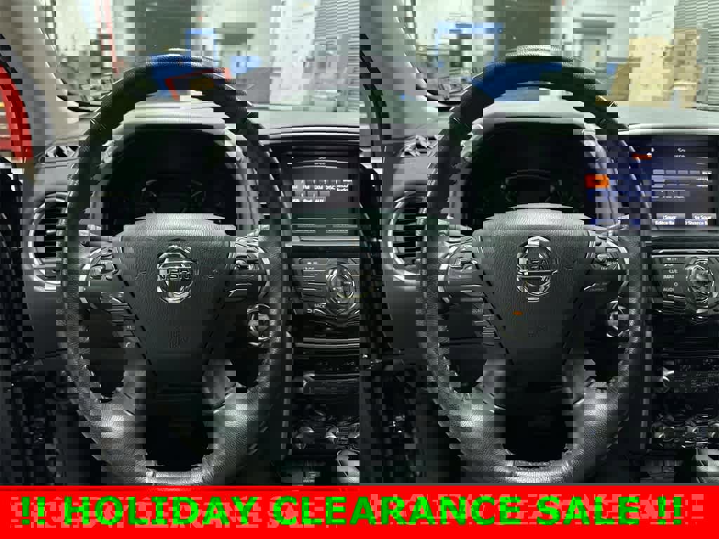 Used 2019 Nissan Pathfinder SV image 19