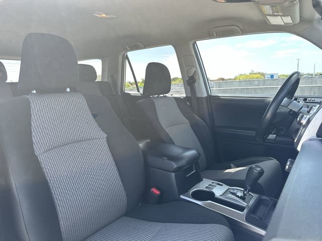Used 2018 Toyota 4Runner SR5 AWD/4WD image 30