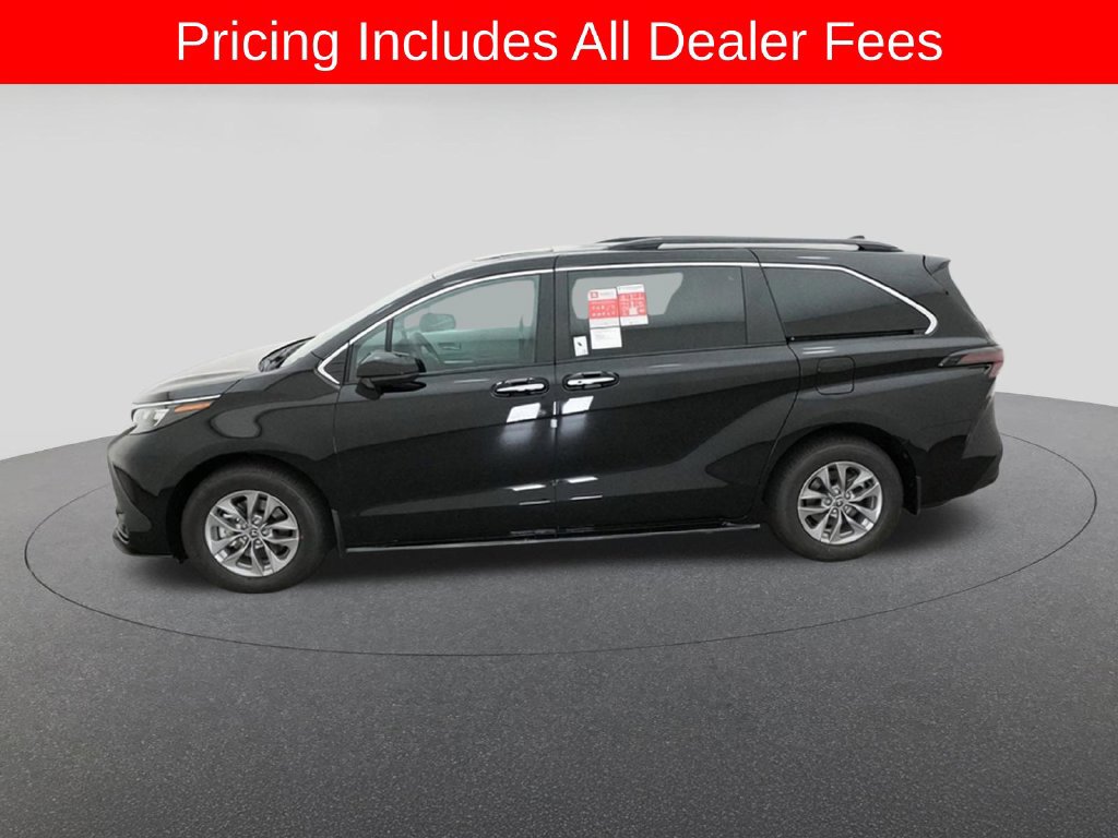 New 2026 Toyota Sienna XLE FWD image 3