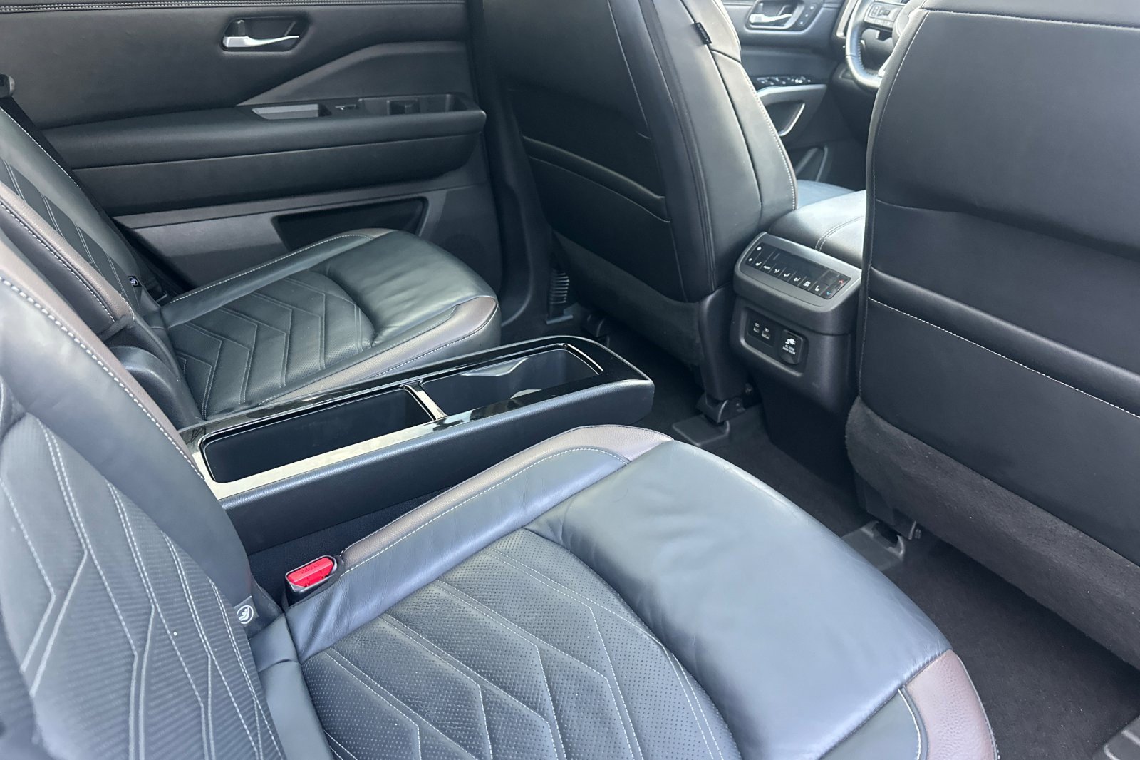 Used 2023 Nissan Pathfinder Platinum image 20