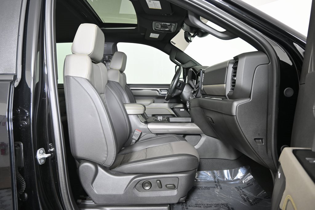 Used 2025 Chevrolet Silverado 2500 ZR2 w/ Technology Package image 14