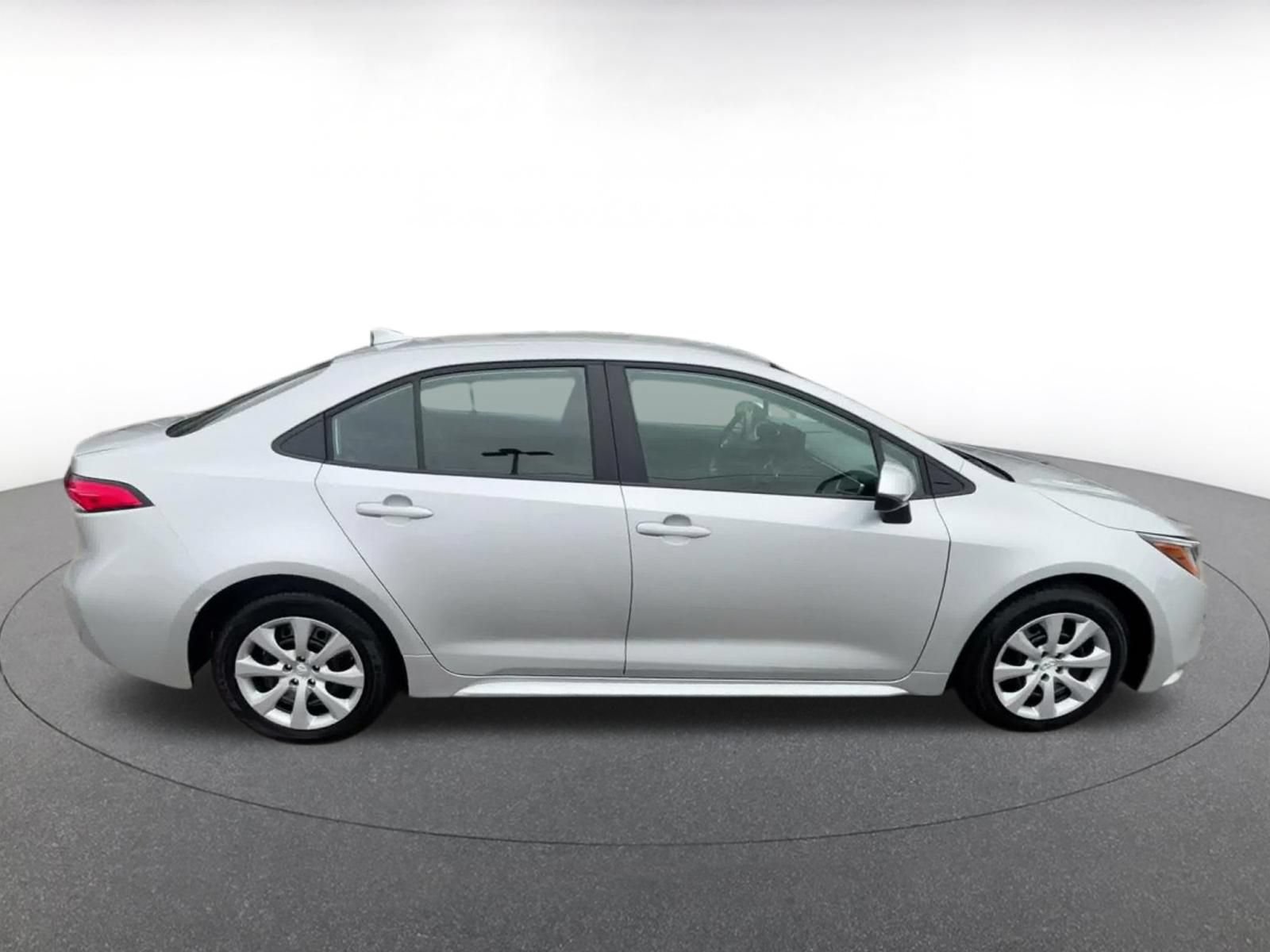 Used 2025 Toyota Corolla LE FWD image 15