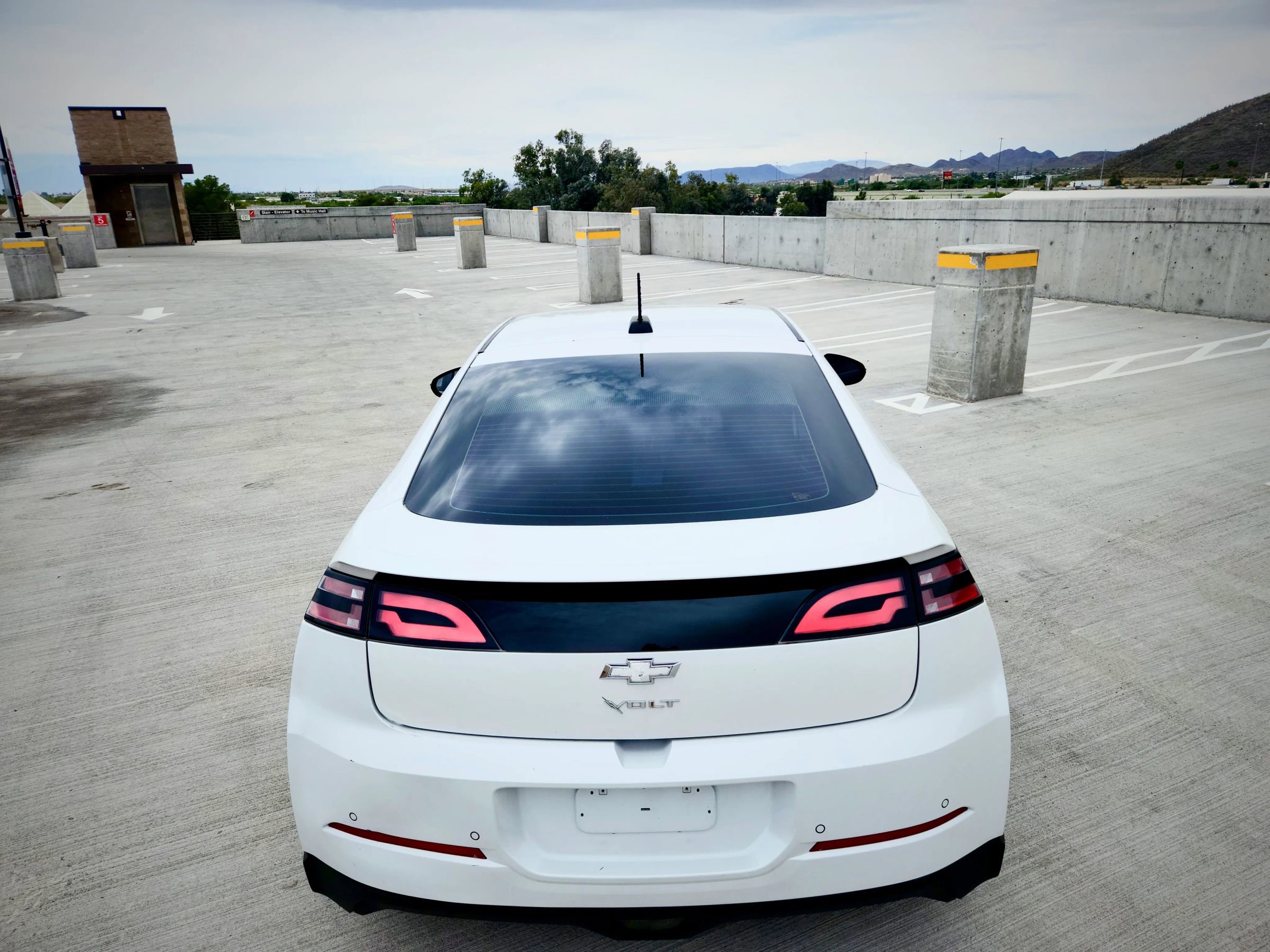 Used 2015 Chevrolet Volt Premium w/ Premium Trim Package FWD image 5