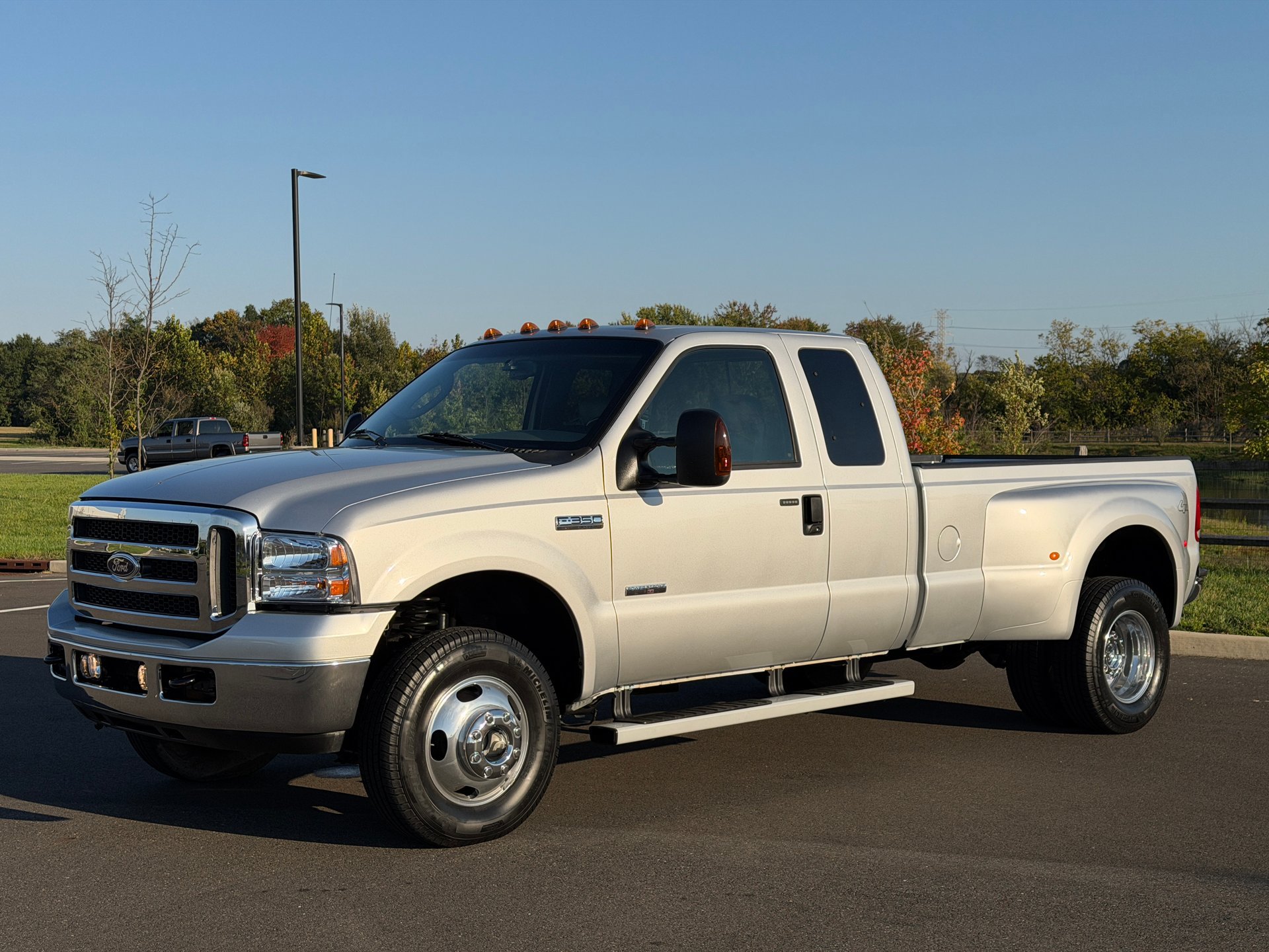 Used 2006 Ford F350 XL AWD/4WD image 1