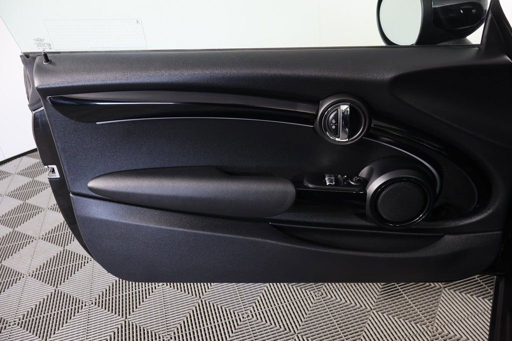 Used 2023 MINI Cooper 2-Door Hardtop image 11