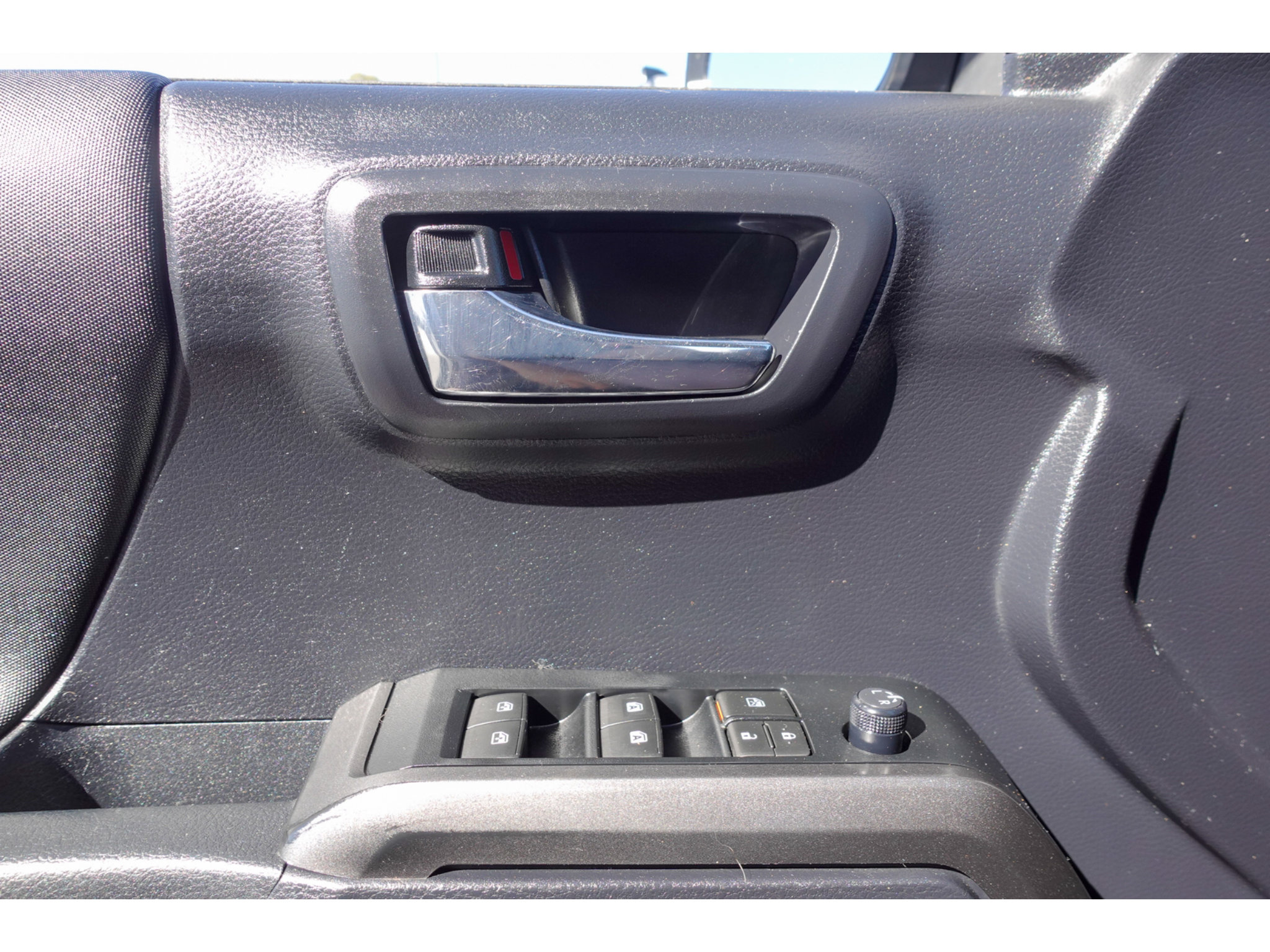 Used 2019 Toyota Tacoma TRD Off-Road w/ Technology Package AWD/4WD image 12