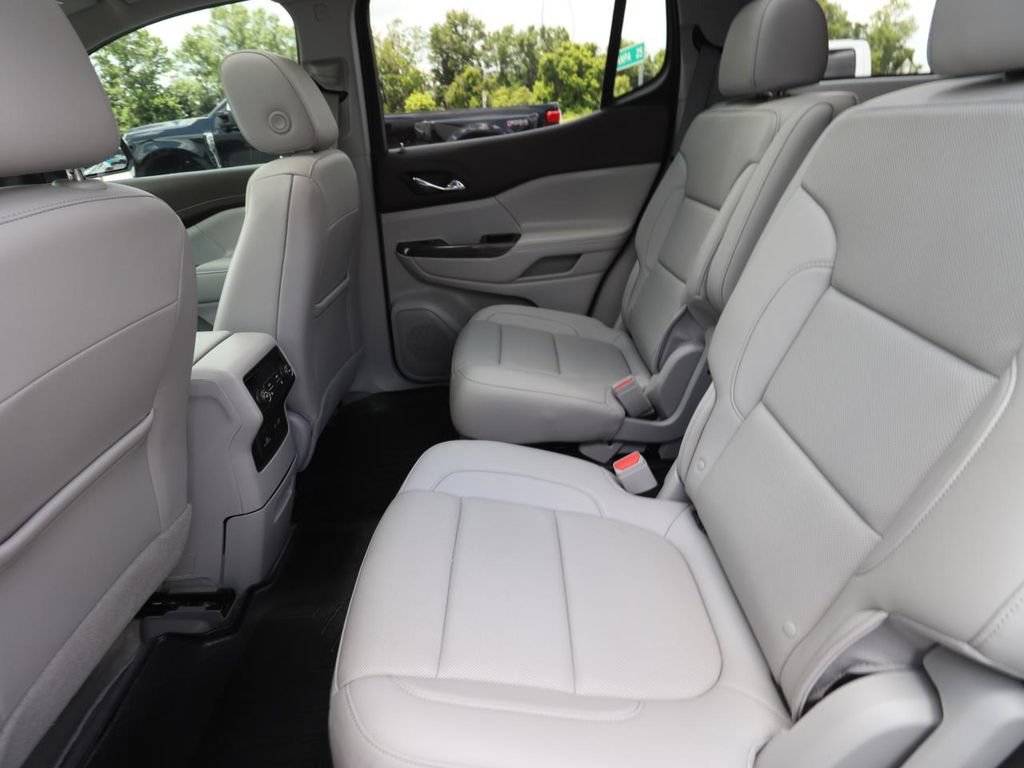 Used 2023 GMC Acadia SLT w/ Technology Package FWD image 14