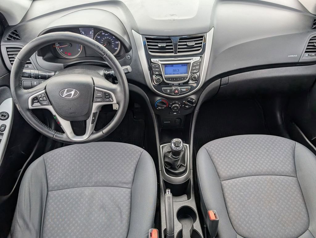 Used 2013 Hyundai Accent SE image 35
