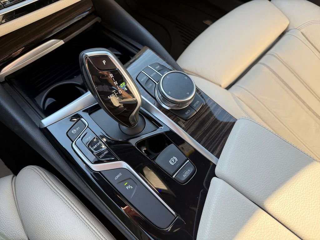 Used 2018 BMW 530e xDrive w/ Premium Package 2 image 25