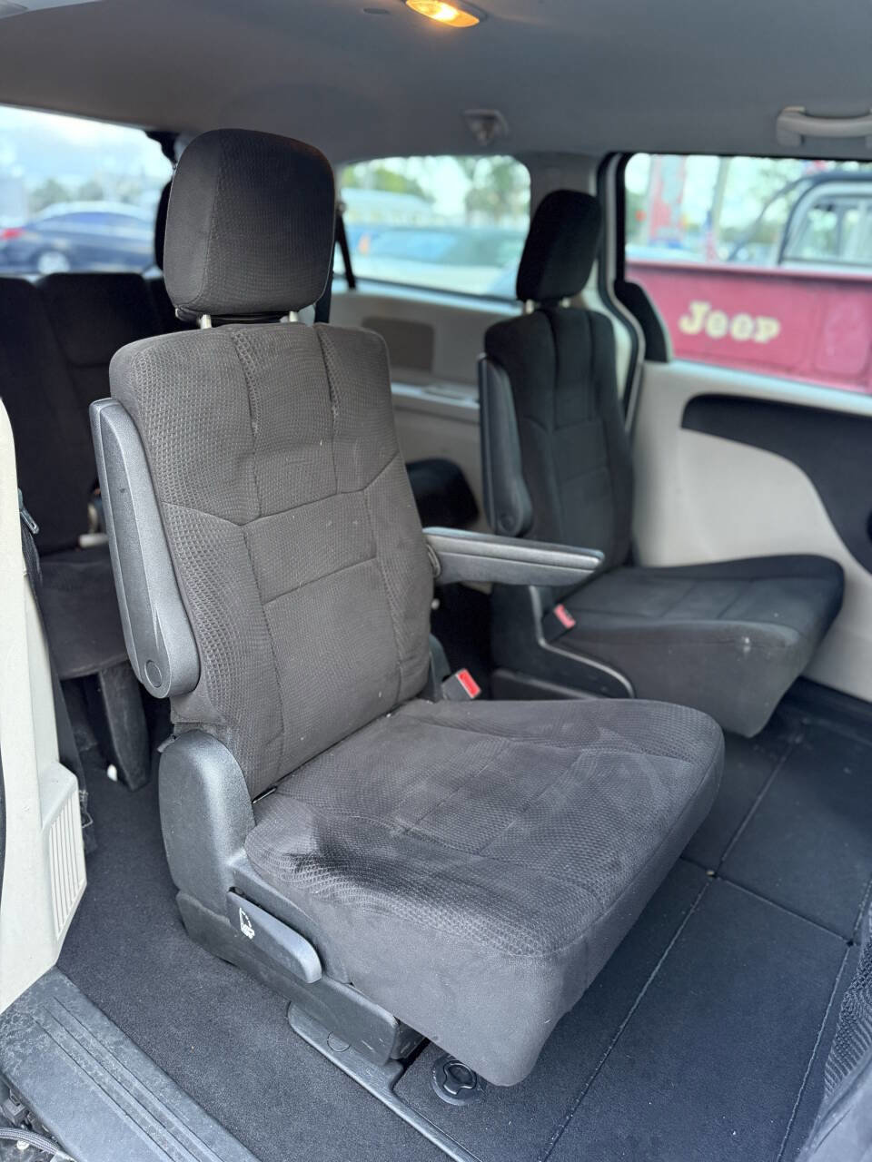 Used 2013 Dodge Grand Caravan American Value Package FWD image 15