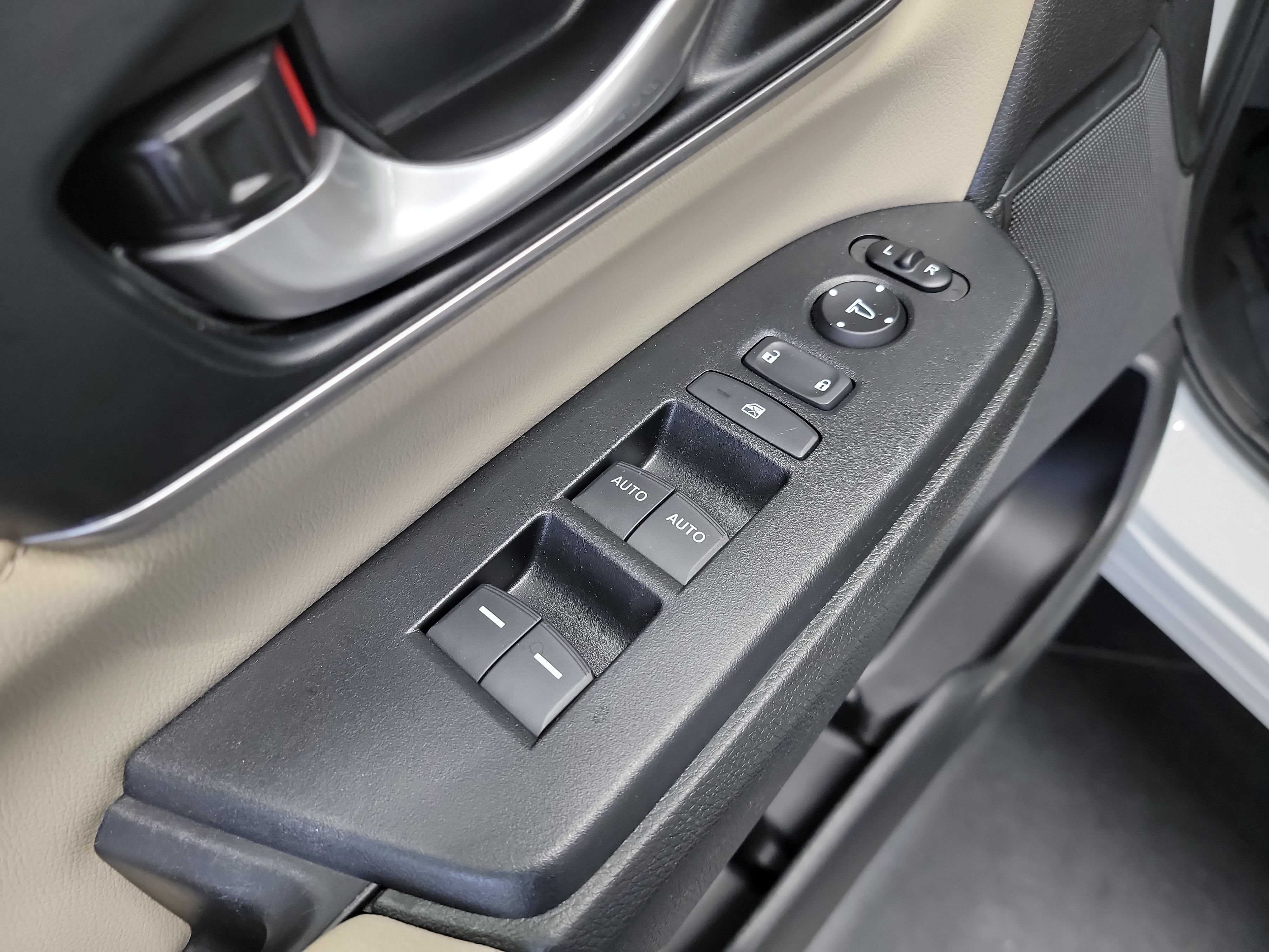 Used 2021 Honda CR-V Touring image 14