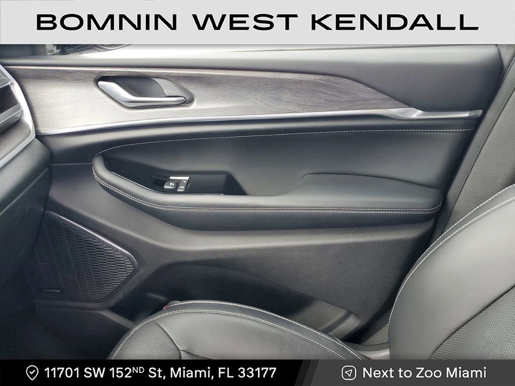 Used 2023 Jeep Grand Cherokee Overland image 24