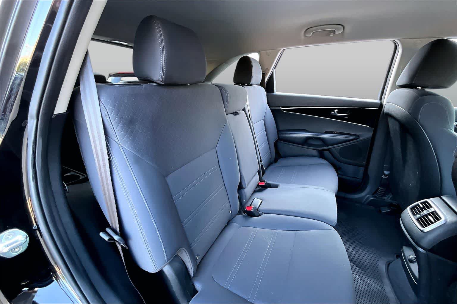 Used 2019 Kia Sorento L FWD image 19
