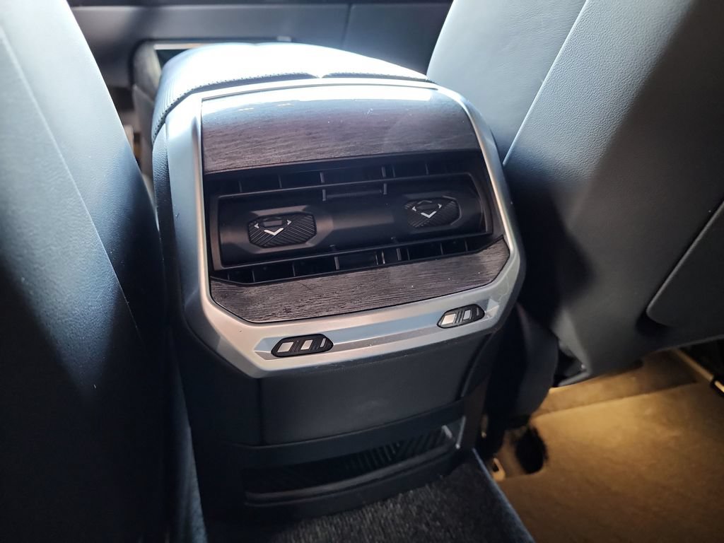 Used 2023 BMW 740i w/ Executive Package RWD image 40