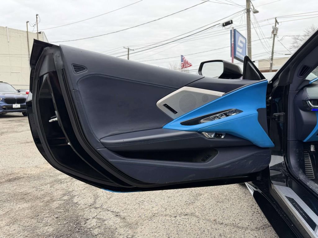 Used 2021 Chevrolet Corvette Stingray Premium Conv w/ Z51 Performance Package image 18