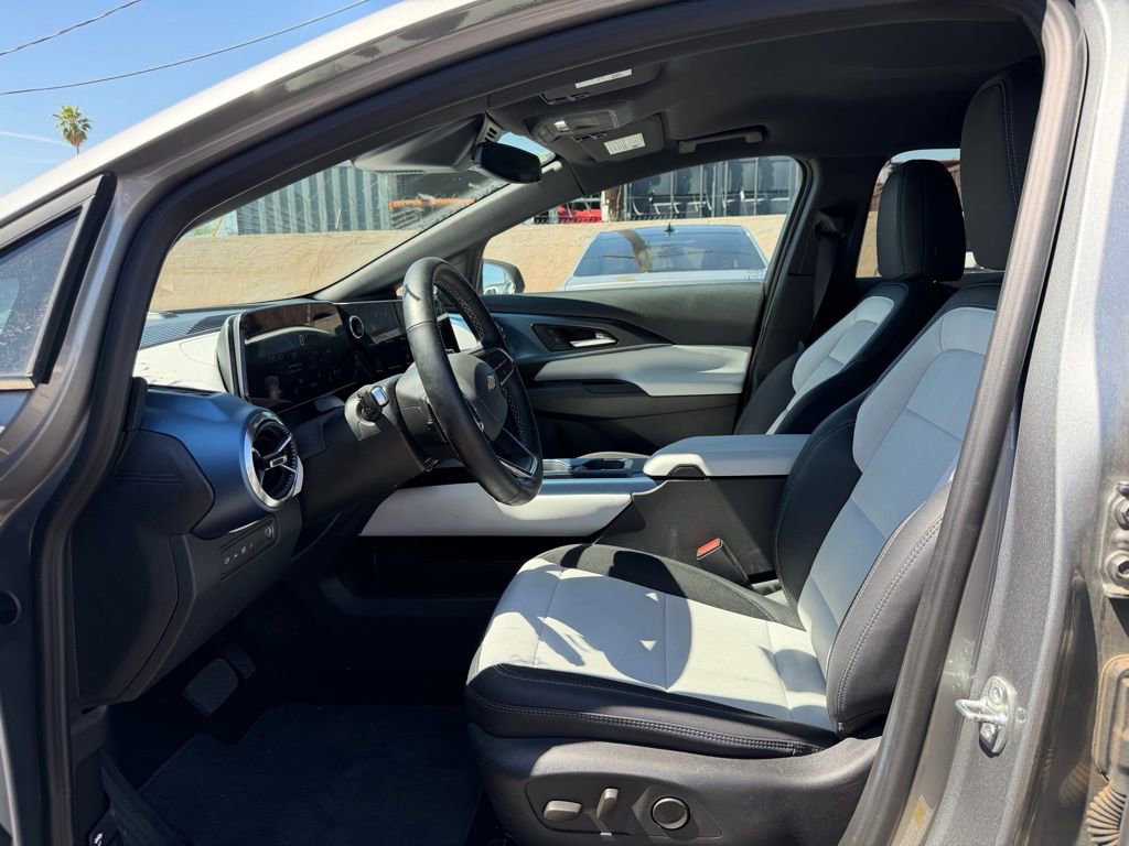 Used 2025 Chevrolet Equinox EV LT w/ Convenience Package image 10