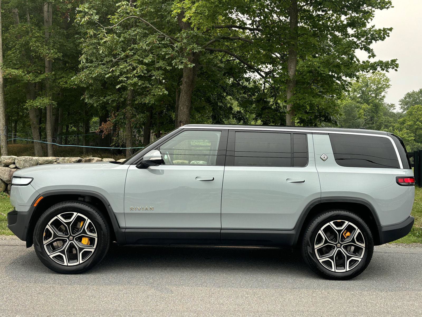 Used 2022 Rivian R1S Launch Edition AWD/4WD image 13