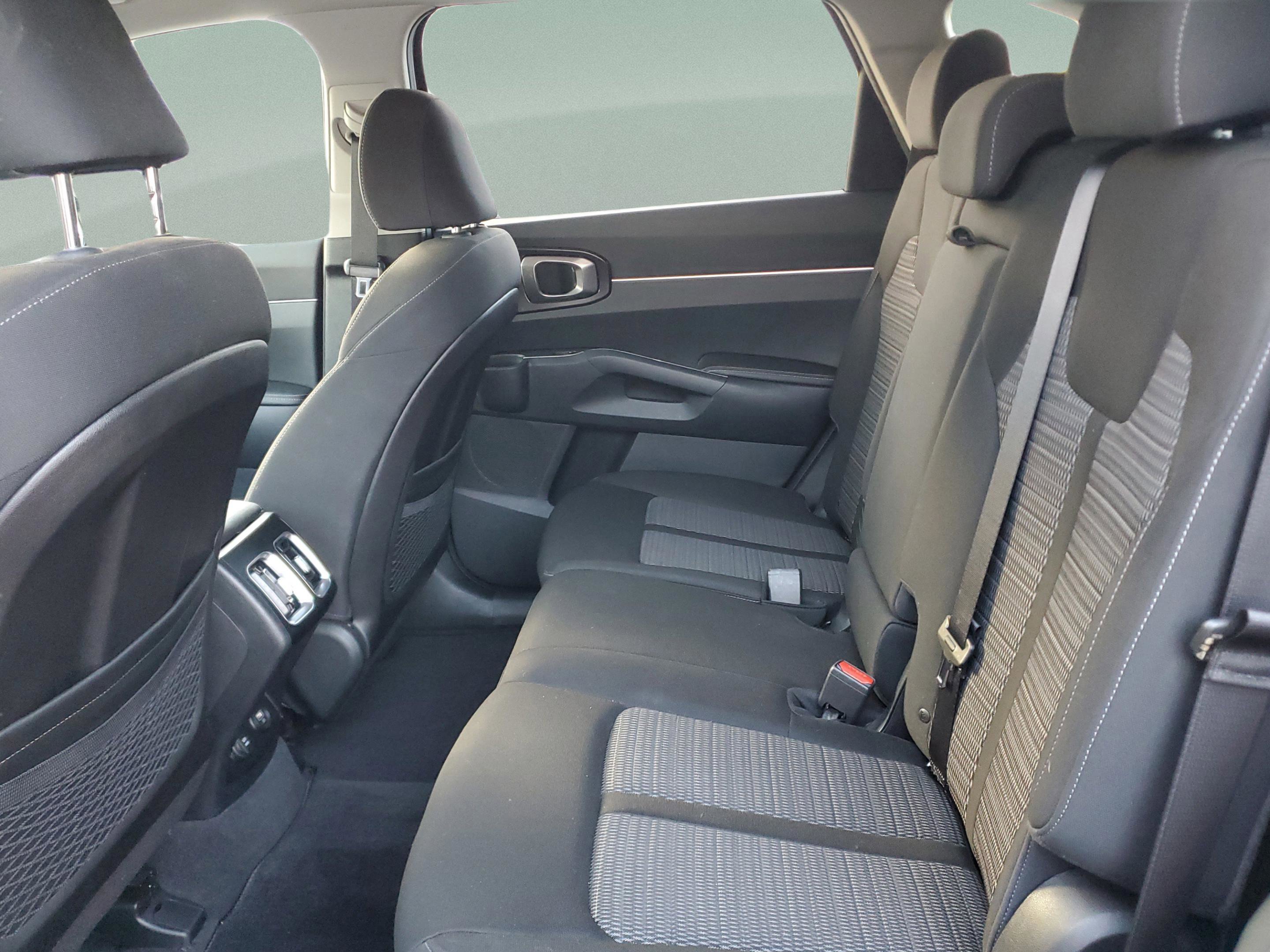 Certified 2023 Kia Sorento LX image 10