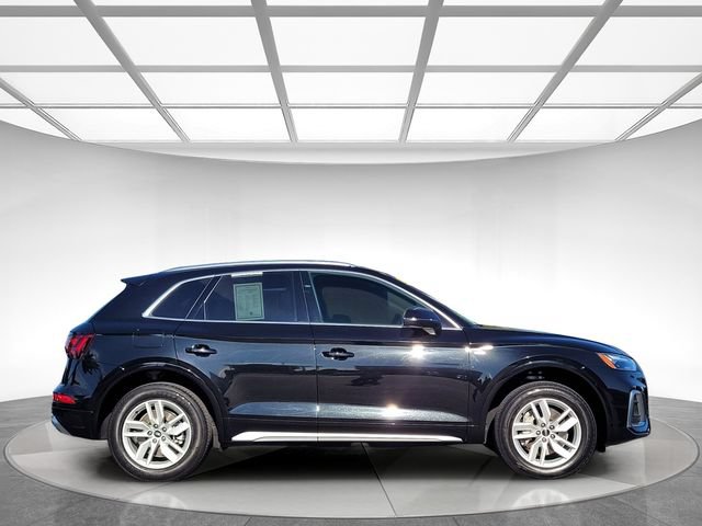 Used 2023 Audi Q5 2.0T Premium w/ Convenience Package AWD/4WD image 3