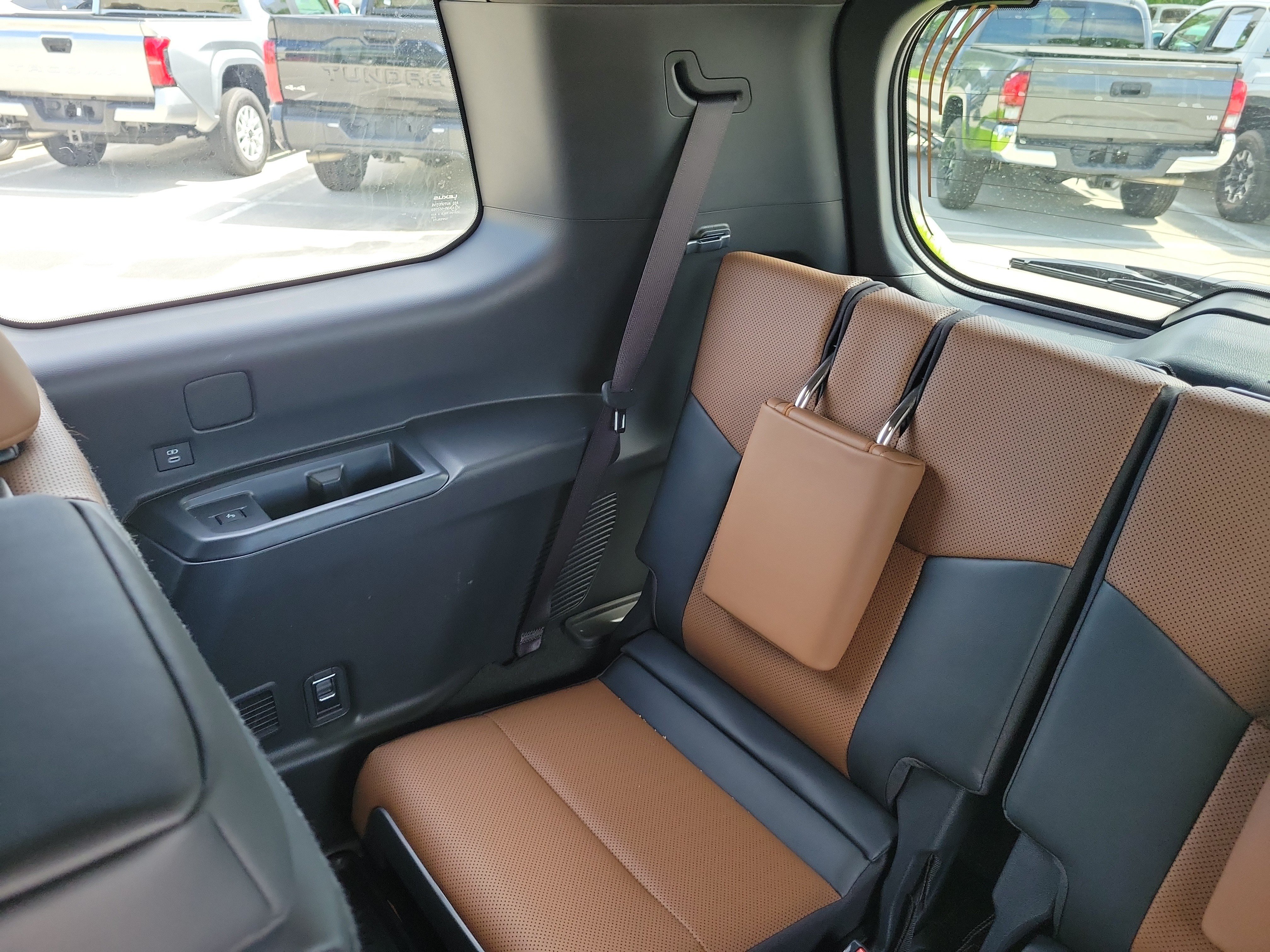 Used 2025 Lexus GX 550 w/ Accessory Package (2T) AWD/4WD image 15