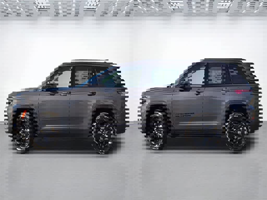 New 2025 Jeep Grand Cherokee Altitude image 3
