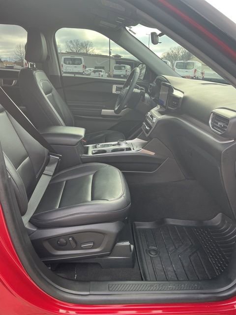 Used 2023 Ford Explorer XLT w/ Equipment Group 202A image 8